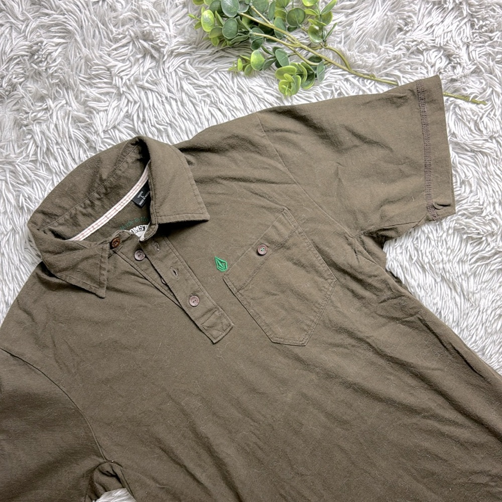 Volcom boys brown collared tee size L